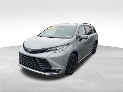 Used 2025 Toyota Sienna XLE Woodland Edition