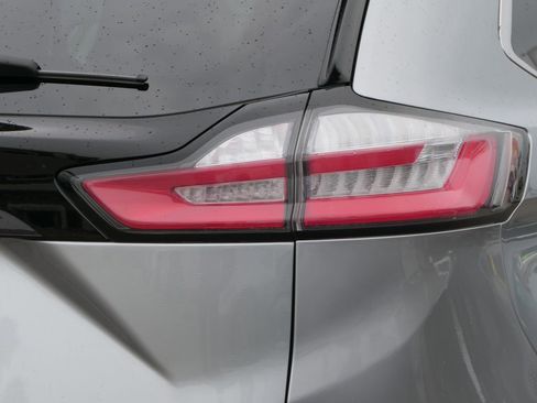 Used 2024 Ford Edge Titanium image 5