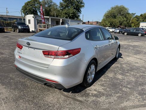 Used 2018 Kia Optima LX FWD image 4