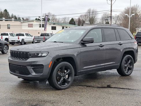 Used 2022 Jeep Grand Cherokee Altitude image 3