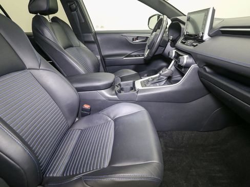 Used 2019 Toyota RAV4 XSE w/ Carpet Mat Package AWD/4WD image 17