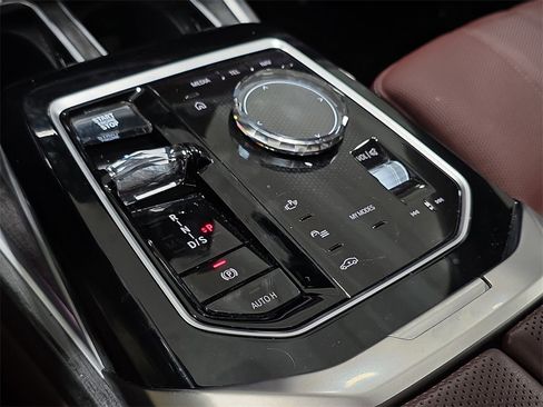Certified 2023 BMW 760i xDrive w/ Executive Package image 24