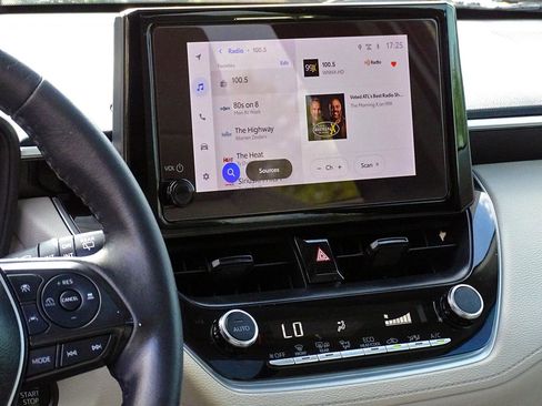 Used 2024 Toyota Corolla Cross LE w/ Moonroof Package FWD image 21
