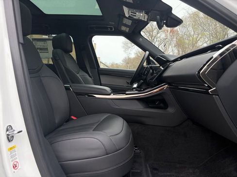 New 2025 Land Rover Range Rover Sport Dynamic SE AWD/4WD image 15