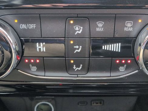 Used 2024 Chevrolet Trax LT w/ LT Convenience Package image 35