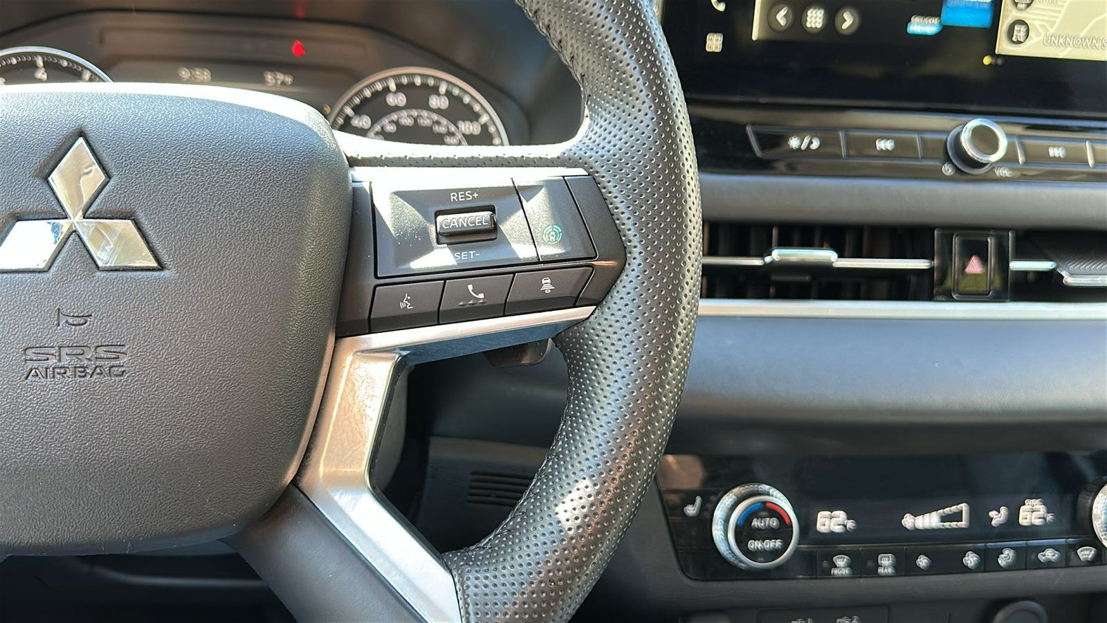 Used 2025 Mitsubishi Outlander AWD image 17