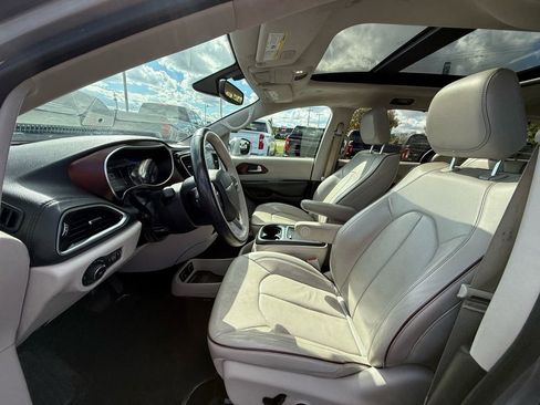 Used 2020 Chrysler Pacifica Limited image 21