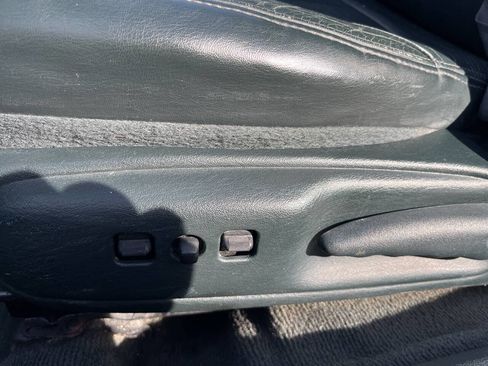 Used 2004 Chrysler Sebring Limited w/ Driver Convenience Group image 12