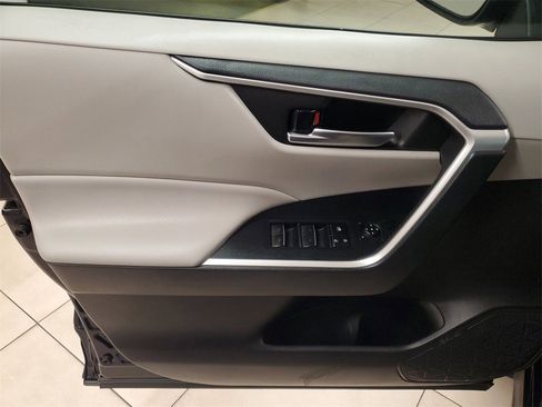 Used 2022 Toyota RAV4 XLE image 20