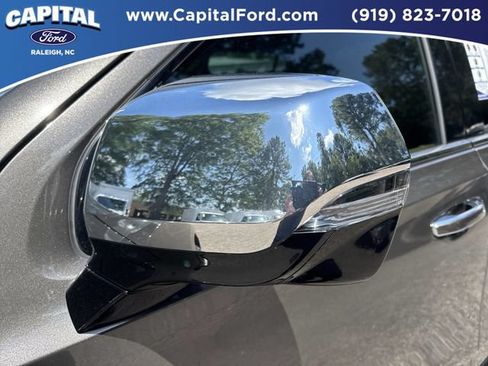 Used 2021 Chevrolet Tahoe Premier w/ Premium Package AWD/4WD image 12