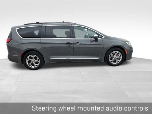 Used 2022 Chrysler Pacifica Limited image 28