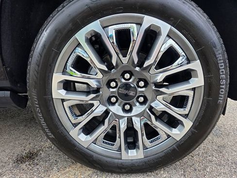 Used 2024 GMC Yukon XL Denali Ultimate AWD/4WD image 7
