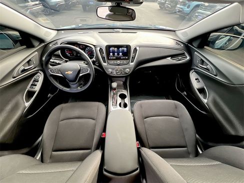 Used 2025 Chevrolet Malibu RS image 18