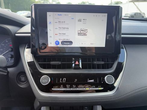 Used 2025 Toyota Corolla Cross LE FWD image 9