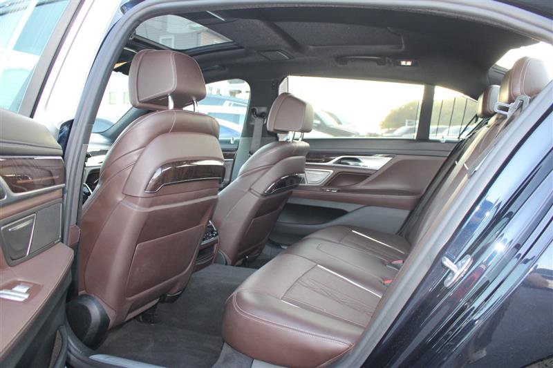 Used 2018 BMW 750i xDrive AWD/4WD image 12