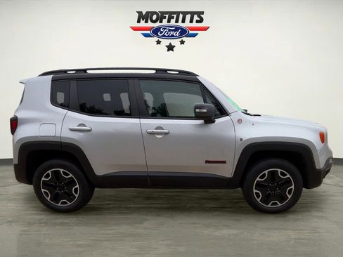 Used 2016 Jeep Renegade Trailhawk w/ Premium Trailhawk Package AWD/4WD image 6
