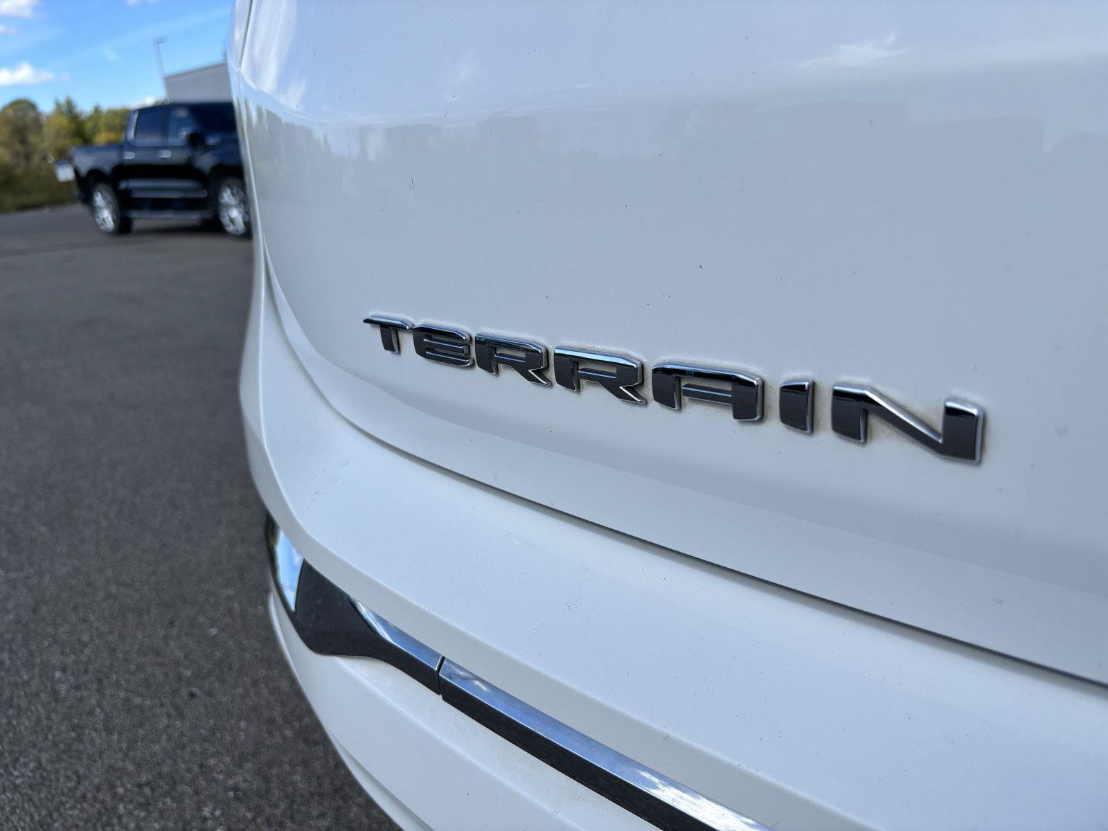 Used 2022 GMC Terrain Denali w/ Denali Premium Package AWD/4WD image 10