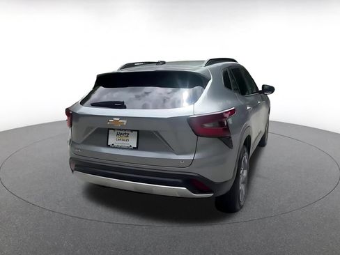 Used 2025 Chevrolet Trax LT FWD image 15