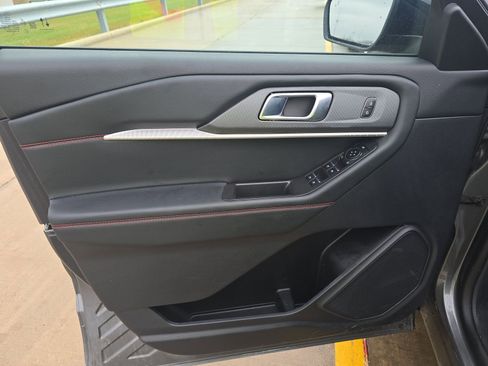Used 2025 Ford Explorer ST-Line w/ ST-Line Street Pack image 15