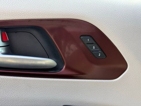 Used 2017 Chrysler Pacifica Limited FWD image 13