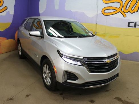 Used 2022 Chevrolet Equinox LT FWD image 2