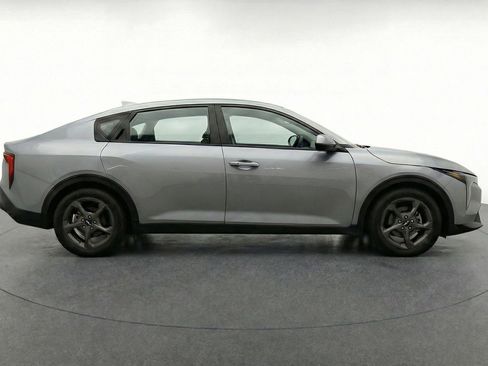 Used 2025 Kia K4 FWD image 11
