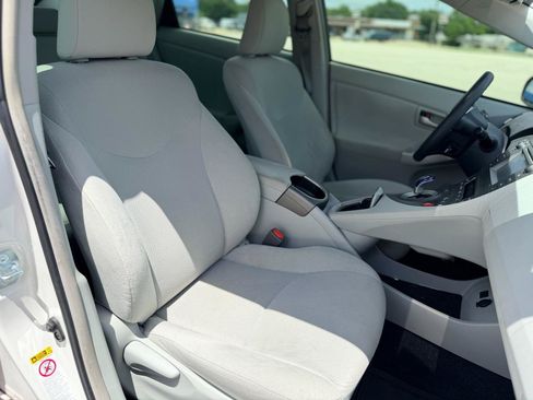 Used 2014 Toyota Prius Two FWD image 18