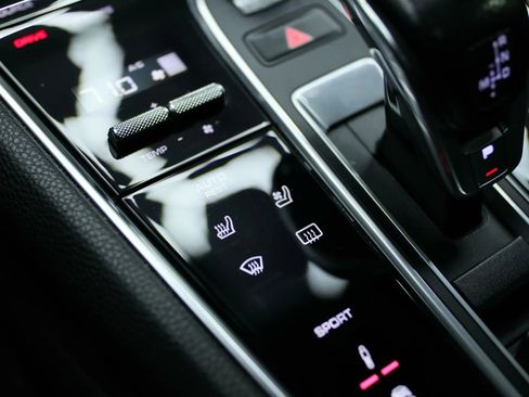 Used 2017 Porsche Panamera 4 image 39