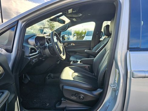 New 2026 Chrysler Pacifica Select image 19