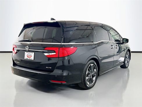 Used 2023 Honda Odyssey Elite image 4