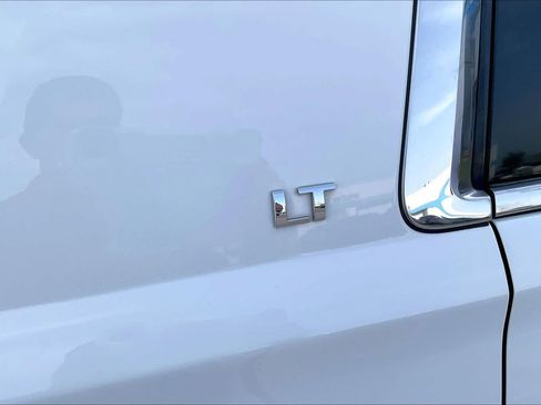 Used 2016 Chevrolet Suburban LT AWD/4WD image 10