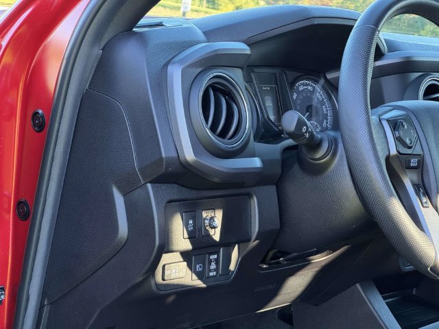 Used 2023 Toyota Tacoma TRD Off-Road w/ Technology Package AWD/4WD image 31