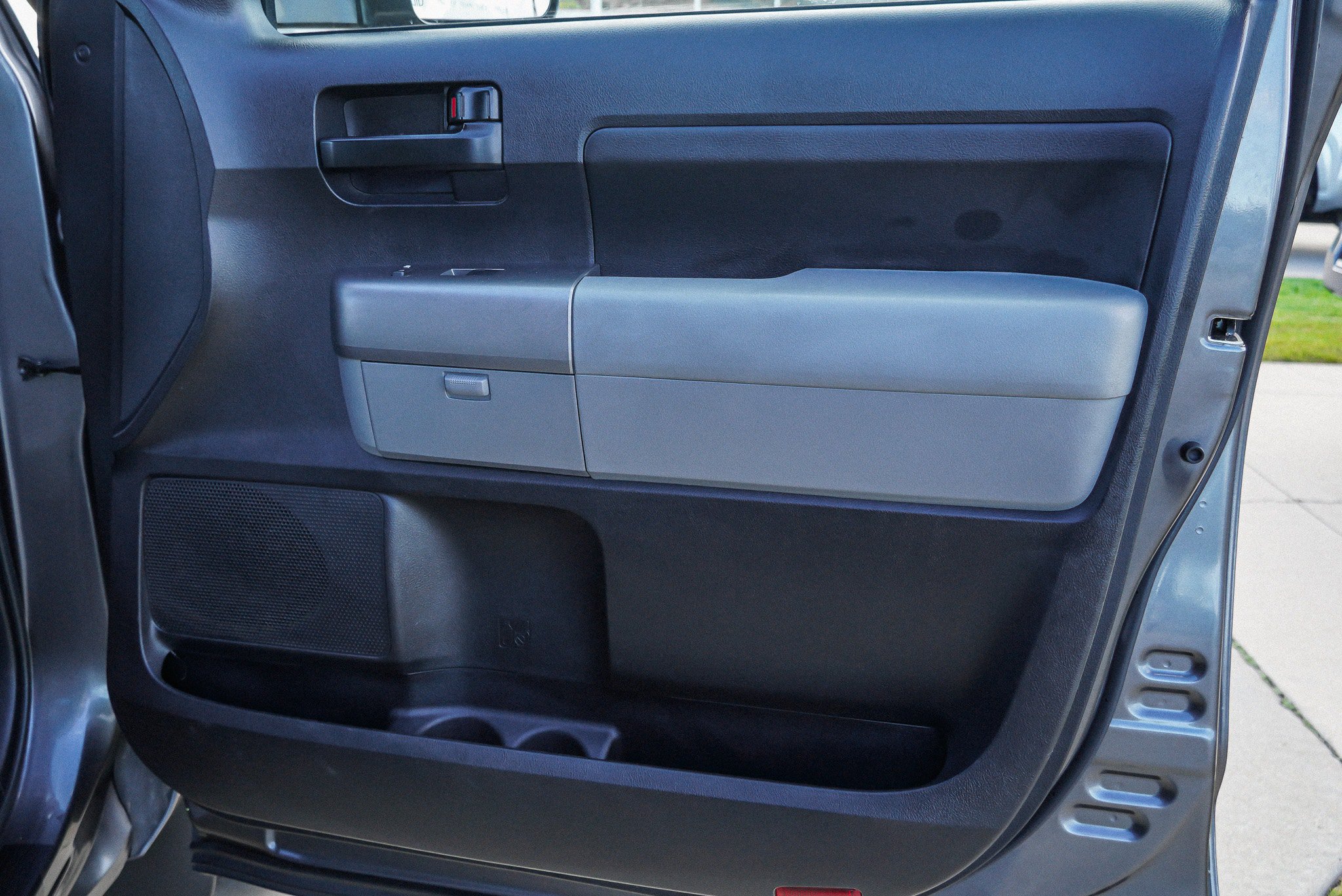 Used 2013 Toyota Tundra 4x4 CrewMax w/ Tow Pkg image 28