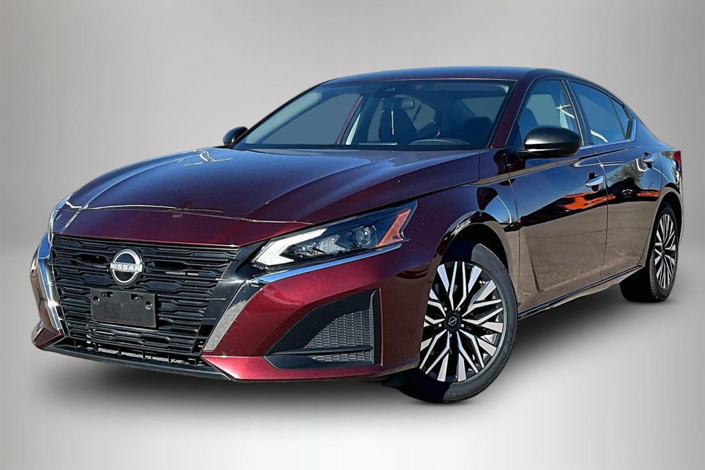 Used 2025 Nissan Altima 2.5 SV FWD image 3