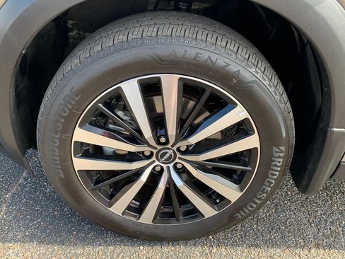 Used 2024 Nissan Pathfinder Platinum w/ Cargo Package image 9