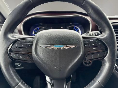 Used 2020 Chrysler Pacifica Touring-L FWD image 14