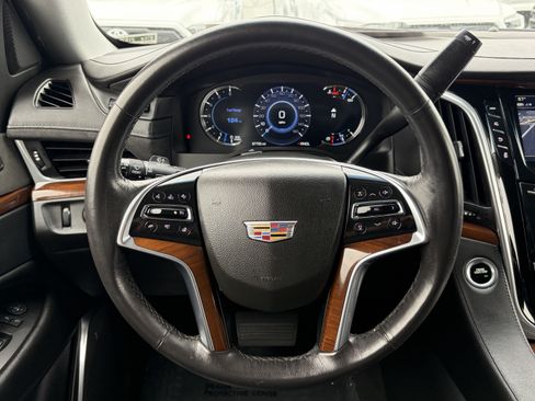 Used 2019 Cadillac Escalade Luxury AWD/4WD image 18