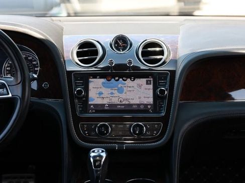 Used 2018 Bentley Bentayga AWD/4WD image 46