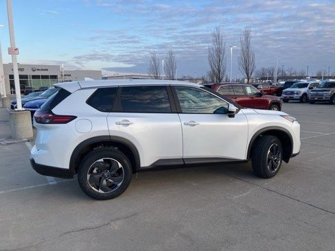 Used 2024 Nissan Rogue SV image 5