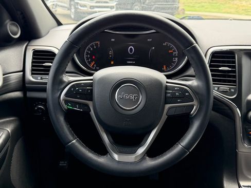 Used 2020 Jeep Grand Cherokee Laredo RWD image 37