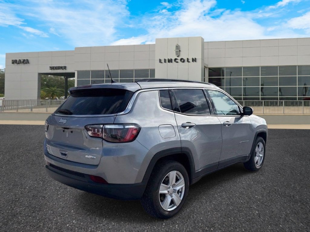 Used 2022 Jeep Compass Latitude w/ Convenience Group AWD/4WD image 4