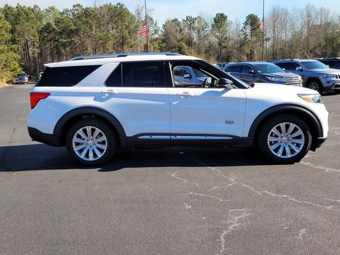 Used 2024 Ford Explorer King Ranch w/ Technology Package RWD image 14