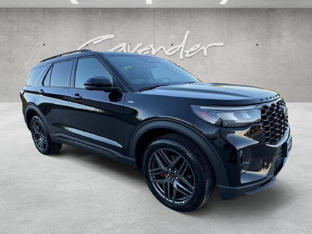 Used 2025 Ford Explorer ST-Line w/ ST-Line Street Pack AWD/4WD image 2