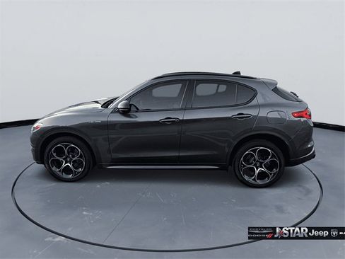 Used 2023 Alfa Romeo Stelvio Veloce image 8