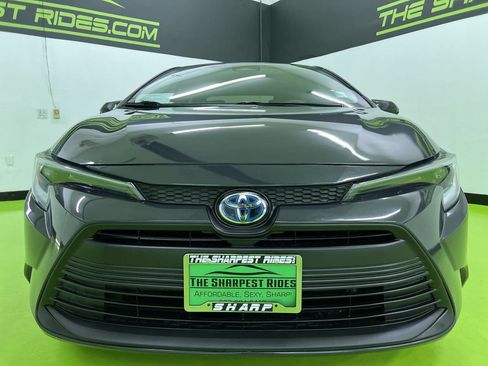 Used 2023 Toyota Corolla LE FWD image 3