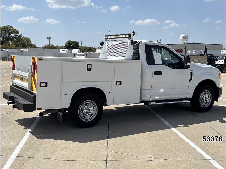 Used 2018 Ford F250 XL w/ Power Equipment Group RWD image 2