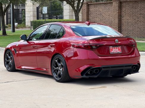 Used 2017 Alfa Romeo Giulia Quadrifoglio RWD image 13