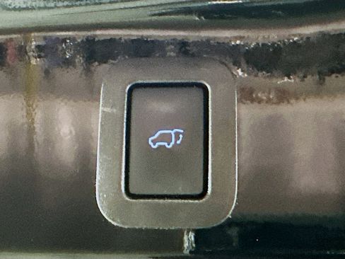 Used 2018 Toyota Highlander XLE image 30