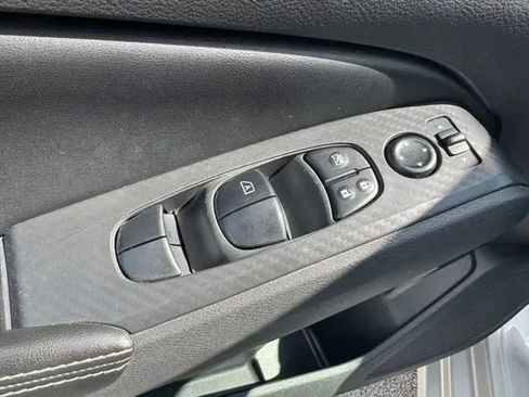 Used 2024 Nissan Altima 2.5 SV FWD image 12
