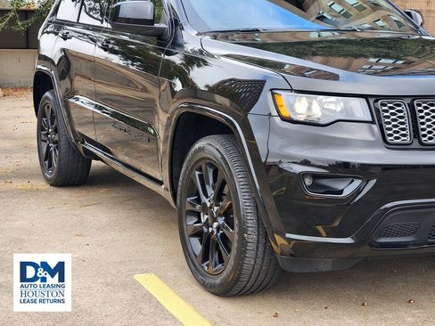 Used 2021 Jeep Grand Cherokee Laredo X image 9